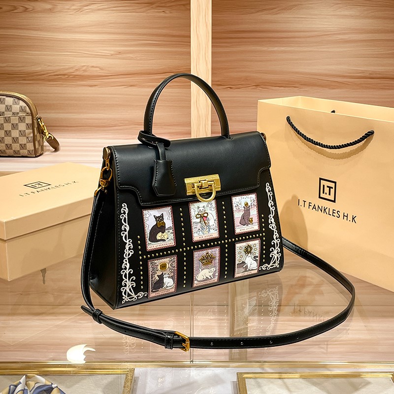 Women's handbag brand handbag  - مراجعة Women Bags Trend 2025 وسعره