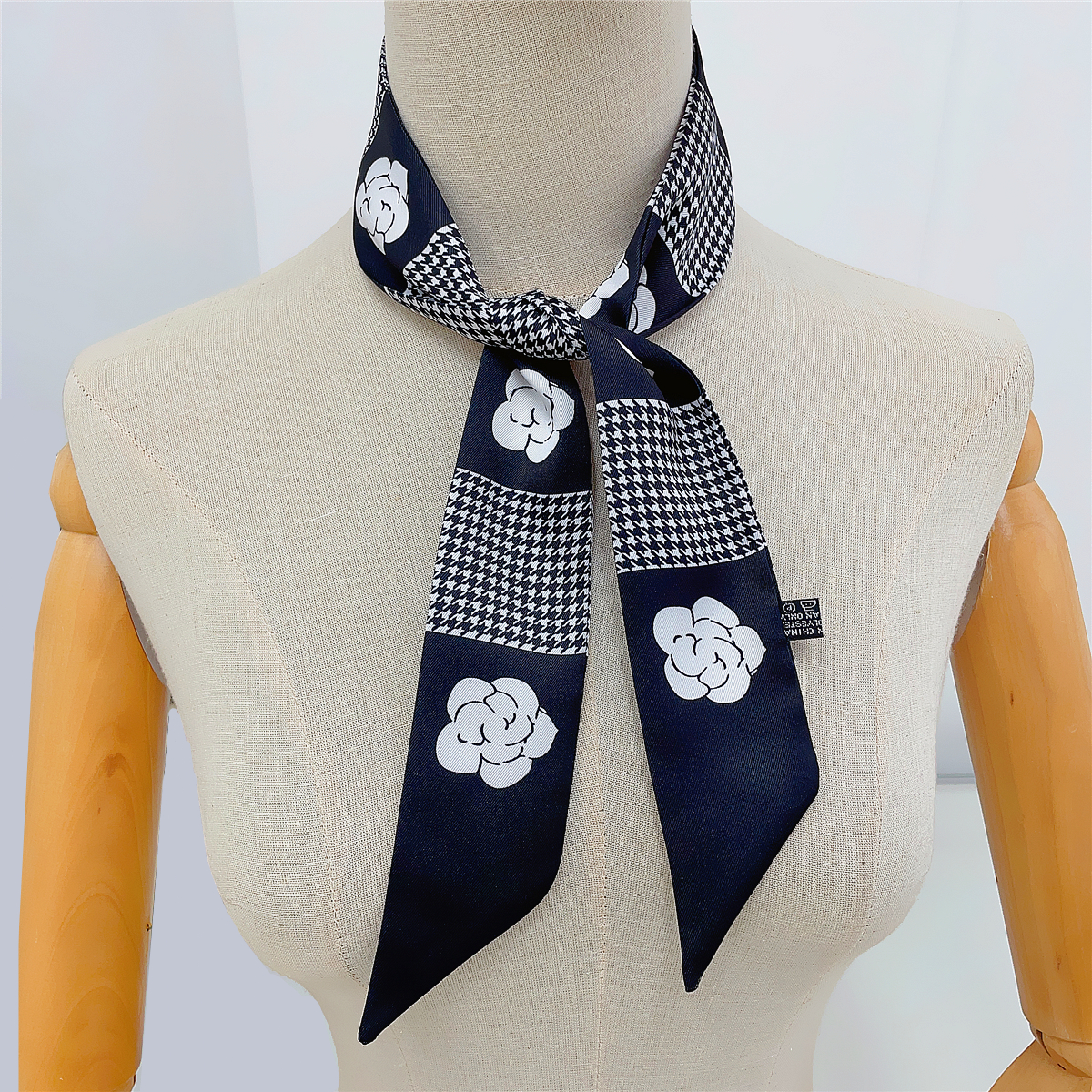 2023 Design Camellia Flower Br - مراجعة Women Bags Trend 2025 وسعره