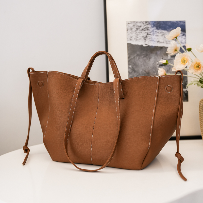 Large Capacity Leather Zipper  - مراجعة Women Bags Trend 2025 وسعره
