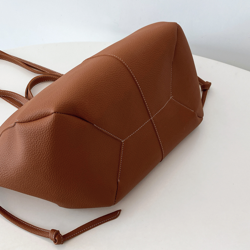 Large Capacity Leather Zipper  - مراجعة Women Bags Trend 2025 وسعره