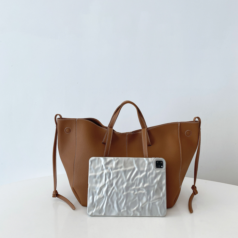 Large Capacity Leather Zipper  - مراجعة Women Bags Trend 2025 وسعره