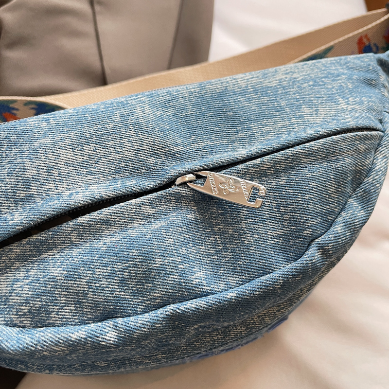 Denim Blue Chest Bags For Wome - مراجعة Women Bags Trend 2025 وسعره